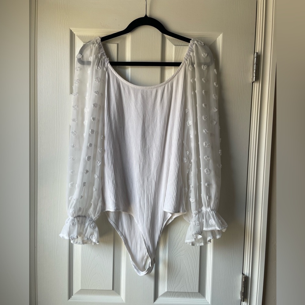 Eesome White Sheer Polka Dot Sleeve Body Suit Size Large